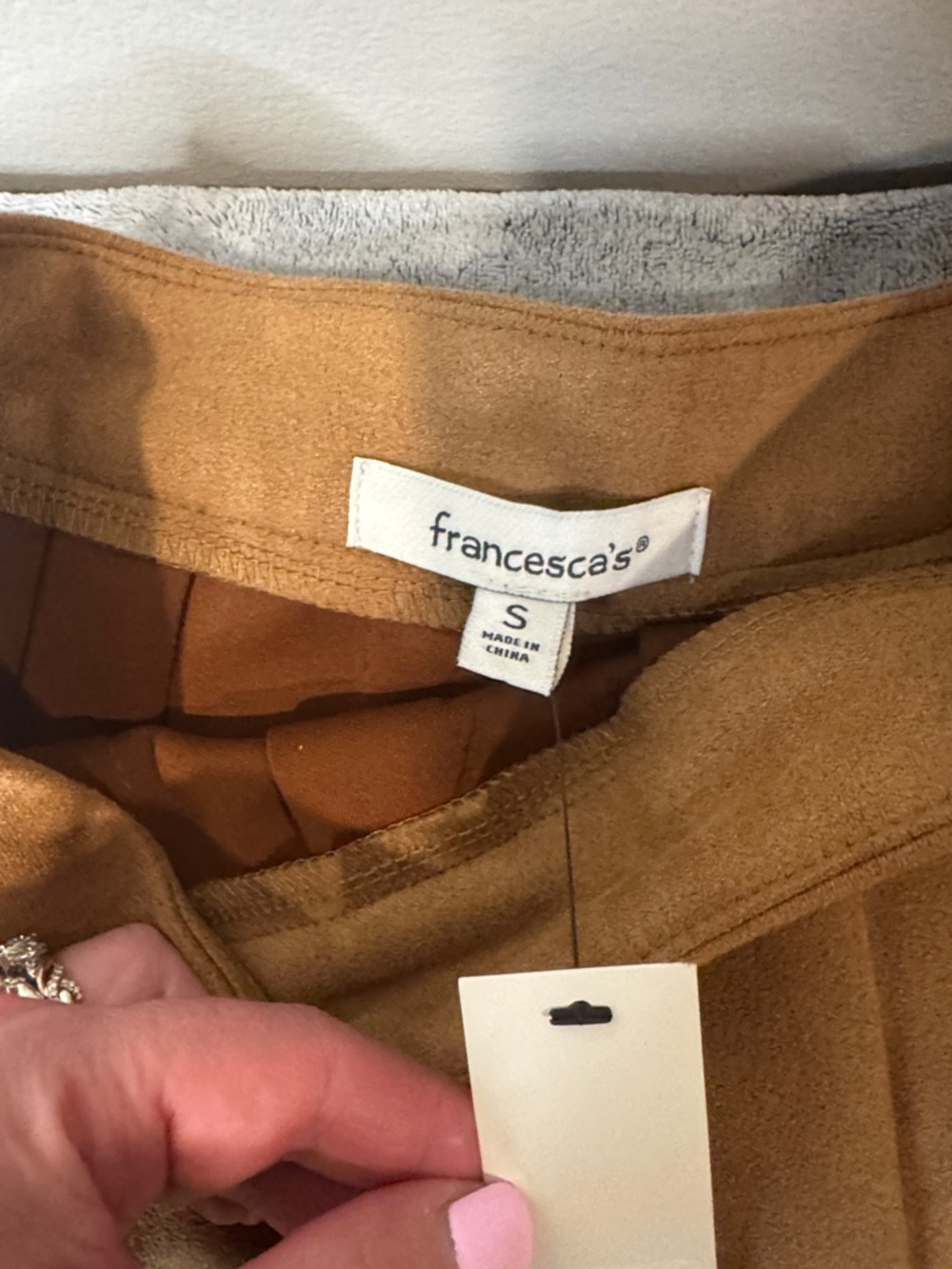 NWT Francesca’s Camel Faux Suede Pleated Mini Skirt - Size Small - Picture 3 of 4